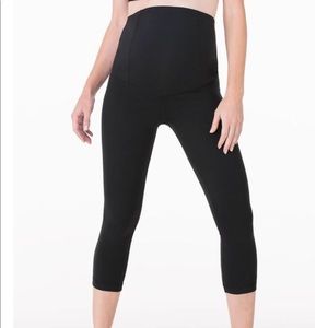 Ingrid & Isabel Maternity Active Capri Pant